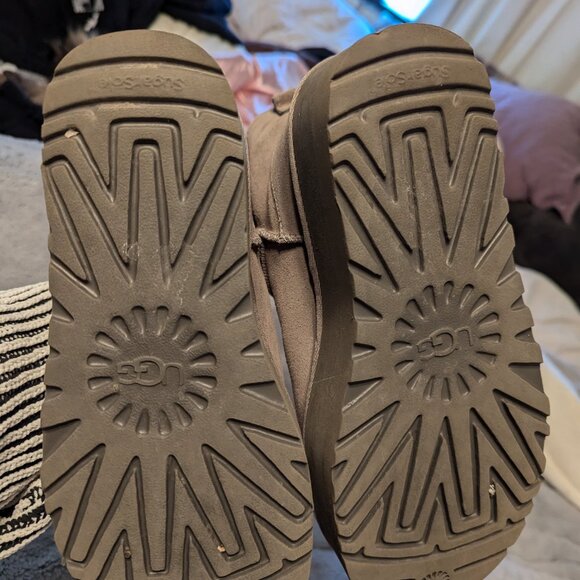 Ugg mini platform smoke plume gray size 7 - Picture 4 of 5